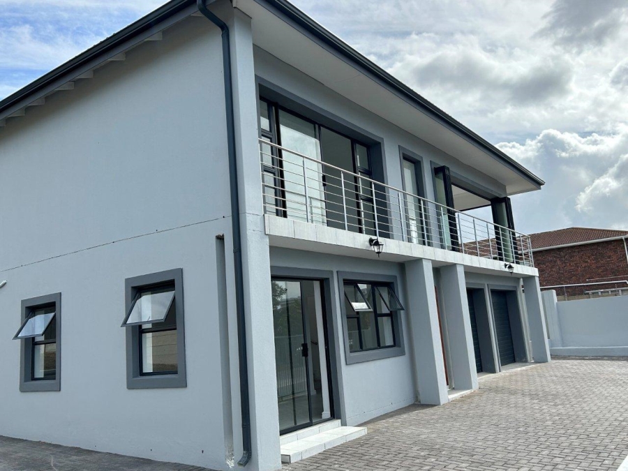 5 Bedroom Property for Sale in Wavecrest Eastern Cape